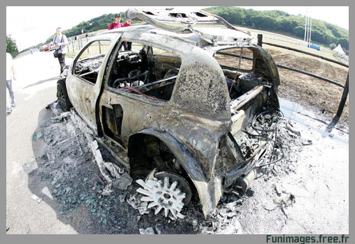 burnout burn out feu voiture incendie freins brulent clio tuning funimages images fun insolite